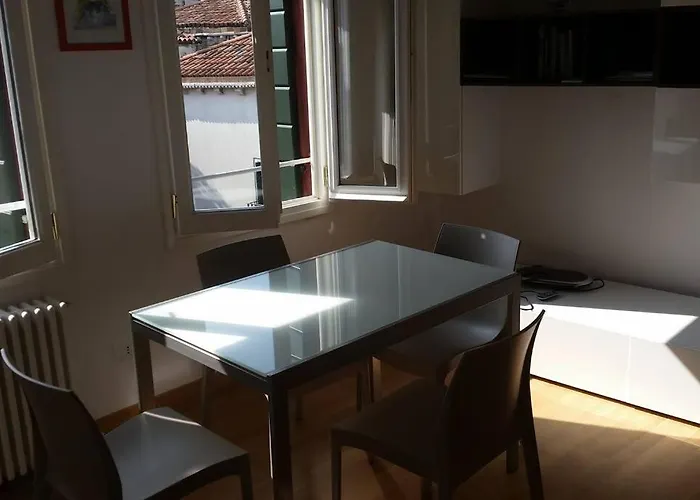 Vicinissimo A Piazza San Marco Silenzioso Con Vista Sui Campanili Apartman Velence